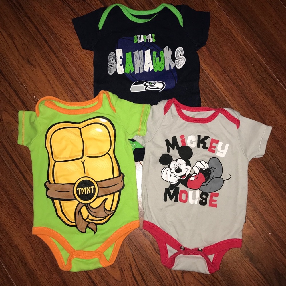 EUC 💚 0-3 MONTHS | Set of 3 Onesies